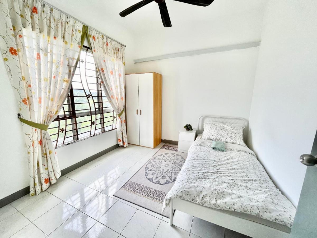 Tropika Homestay Bangi With 3 Bedrooms Kajang Exterior foto